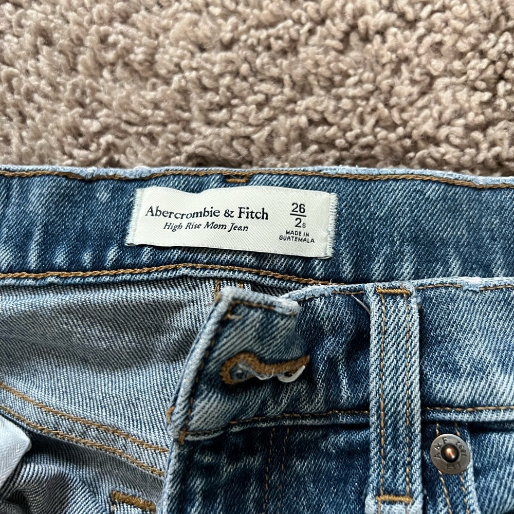 A&F High Rise Mom Jean - Picture 5 of 5